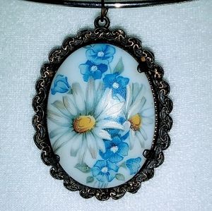 Vintage Large Daisy Pendant Necklace